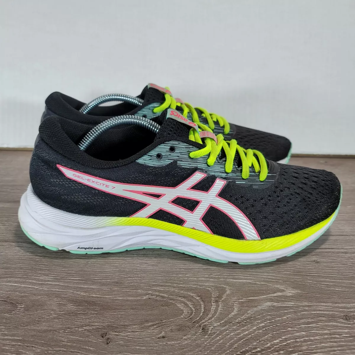 Tenis asics feminino neon sales