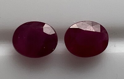 Natürliches Paar ovale Rubine - ca. 5x4mm - 0,86ct