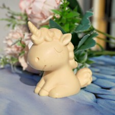 Scultura semi noce naturale scultura unicorno magico intaglio 2,5" decorazione statuina fantasia