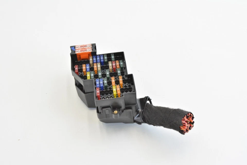 Bloque de fusibles interior Volkswagen Touareg 2011-17 OEM Foto 4 de 4