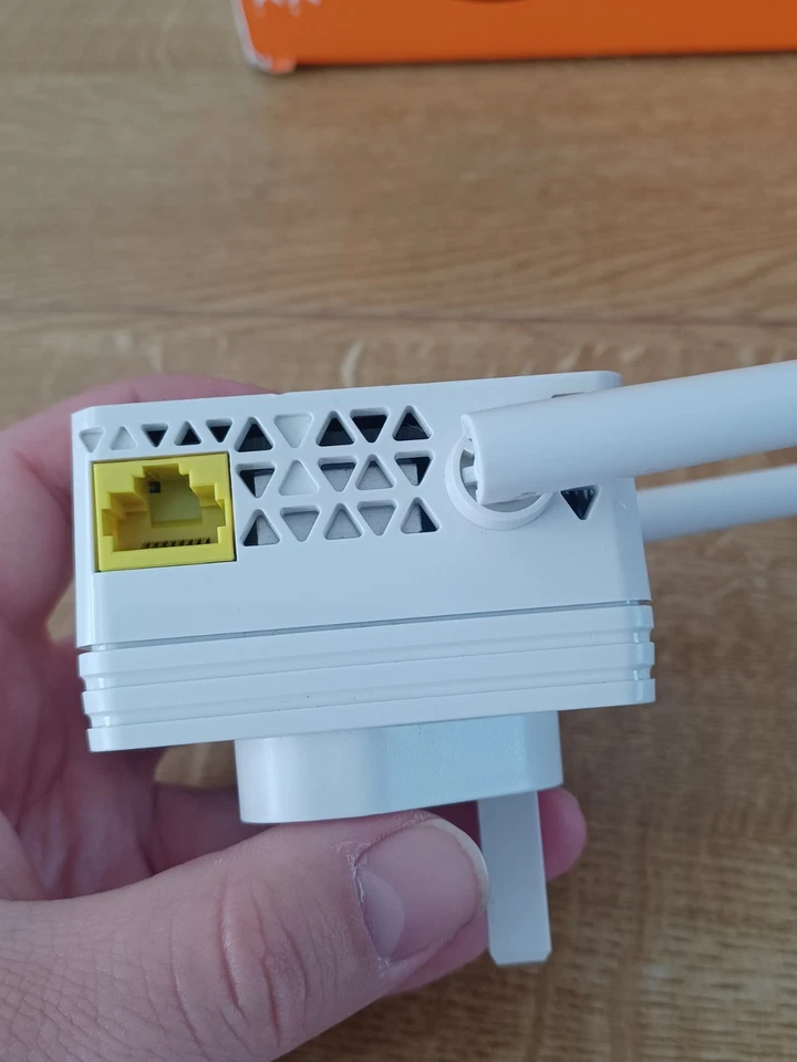 NETGEAR WiFi Range Extender AC750 WiFi Range Extender (EX3700) - Image 3 of 4