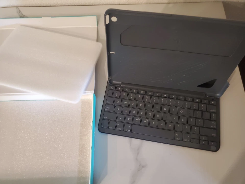 罗技超薄对开式键盘/保护套 外壳 适合 Apple iPad - 黑色 带原装盒 — 第 3/4 张图片