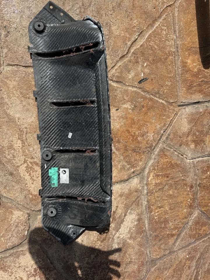 Difusor trasero de fibra de carbono M Performance - BMW (51-19-2-446-628) Foto 2 de 3