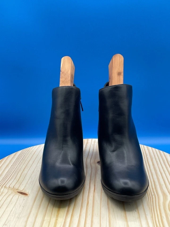 Bota Anne Klein Rubi Feminina Tamanho 8.5M Couro Preto Puxador Salto Bloco - Imagem 2 de 4