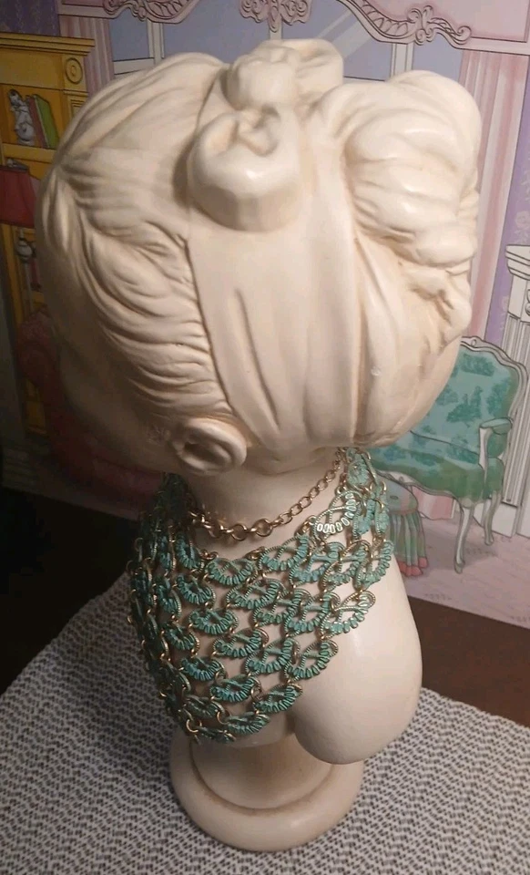 Collar llamativo babero correo cadena esmalte color turquesa en tono dorado Foto 4 de 4