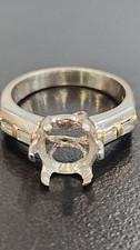 Semi monture ronde en platine massif 950 avec accent baguette diamant