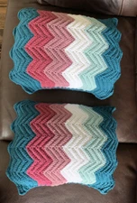 Set Of 2 Sweater Knit Retro Chevron Pattern Turquoise Pink White Deco Pillows