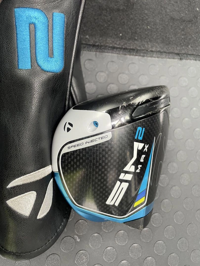 TaylorMade sim2MAX 9.0 with weights