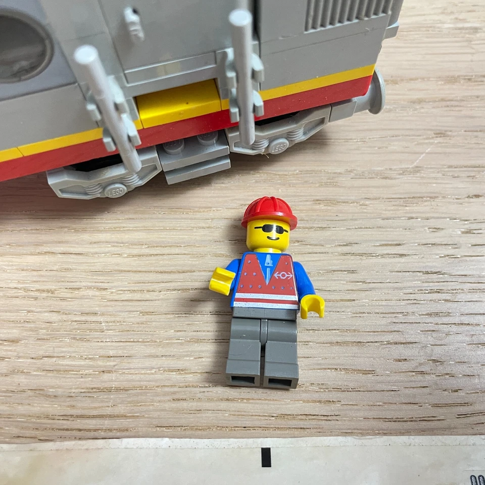 Lego 10020 Santa Fe Super Chief - w/ booklet x1 fig and stickers - 95%+ - Bild 4 von 4