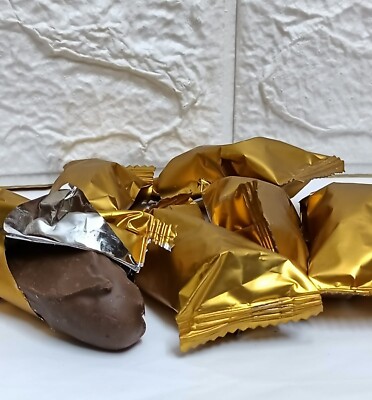 Dates coated with chocolate and stuffed with almonds  220 gram  تمربشوكولاته