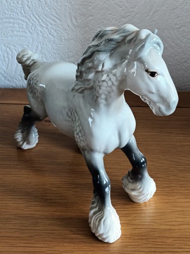 BESWICK GREY GLOSS CANTERING SHIRE MODEL 975 IN PERFECT CONDITION - Picture 7 of 18