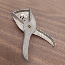 Vintage Irvinware Aluminum Handheld Citrus Lemon Lime Squeezer Press Juicer Deco