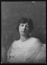 Photo:Powell, Walter, Mrs., portrait photograph