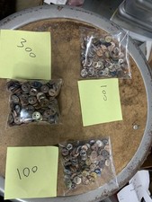 500 Vintage to Antique Mother of Pearl Buttons.