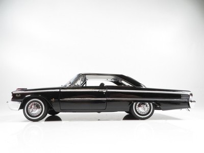 1:18 Sunstar Ford Galaxy 500 XL 