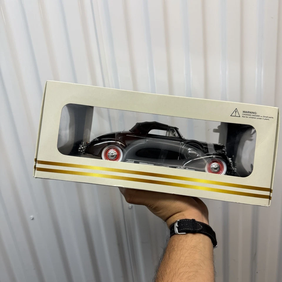 NUEVOS MODELOS DE FIRMA DIECAST 1/18 NEGRO 1938 BUICK CENTURY CONVERTIBLE CUPÉ NUEVO EN CAJA Foto 4 de 4