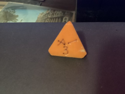 TSR Vintage Orange 4-sided Die D4 Dungeons and Dragons, Poss. Gamescience, 80’s - Picture 2 of 4