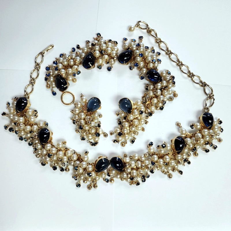 💙 RARE Demi-Parure Faux Pearls Blue Rhinestones & Navy Blue Cabs on Goldtone 💙