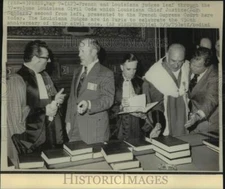 1975 Press Photo French & Louisiana Judges with Louisiana Civil Code, Paris