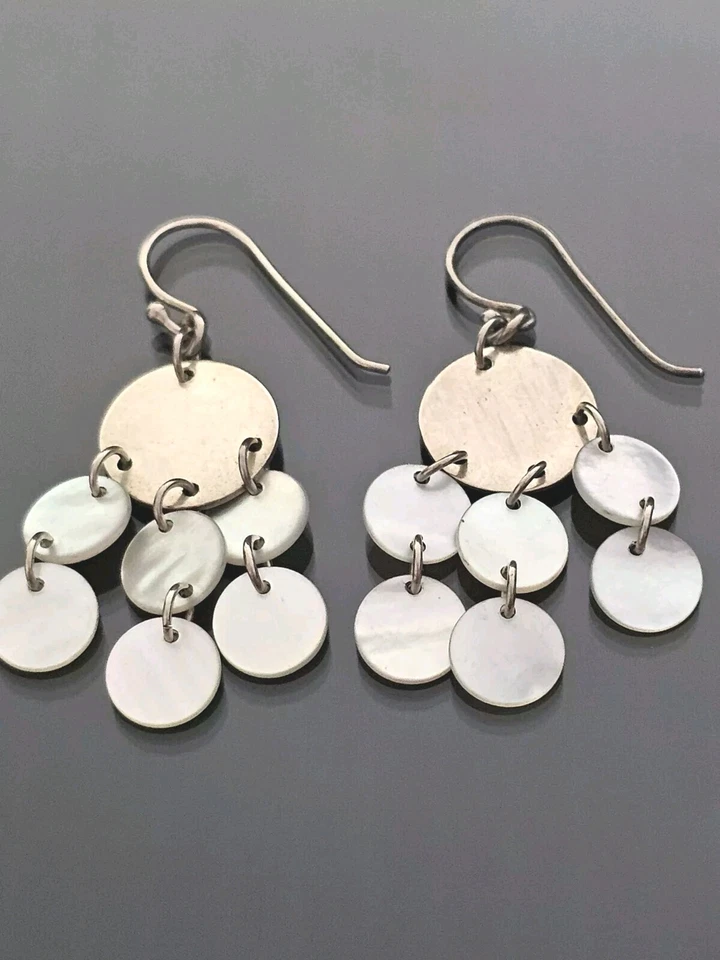 Висячие серьги-люстры из стерлингового серебра 924 с перламутром и диском бывшие в употреблении  - Изображение 2 из 4