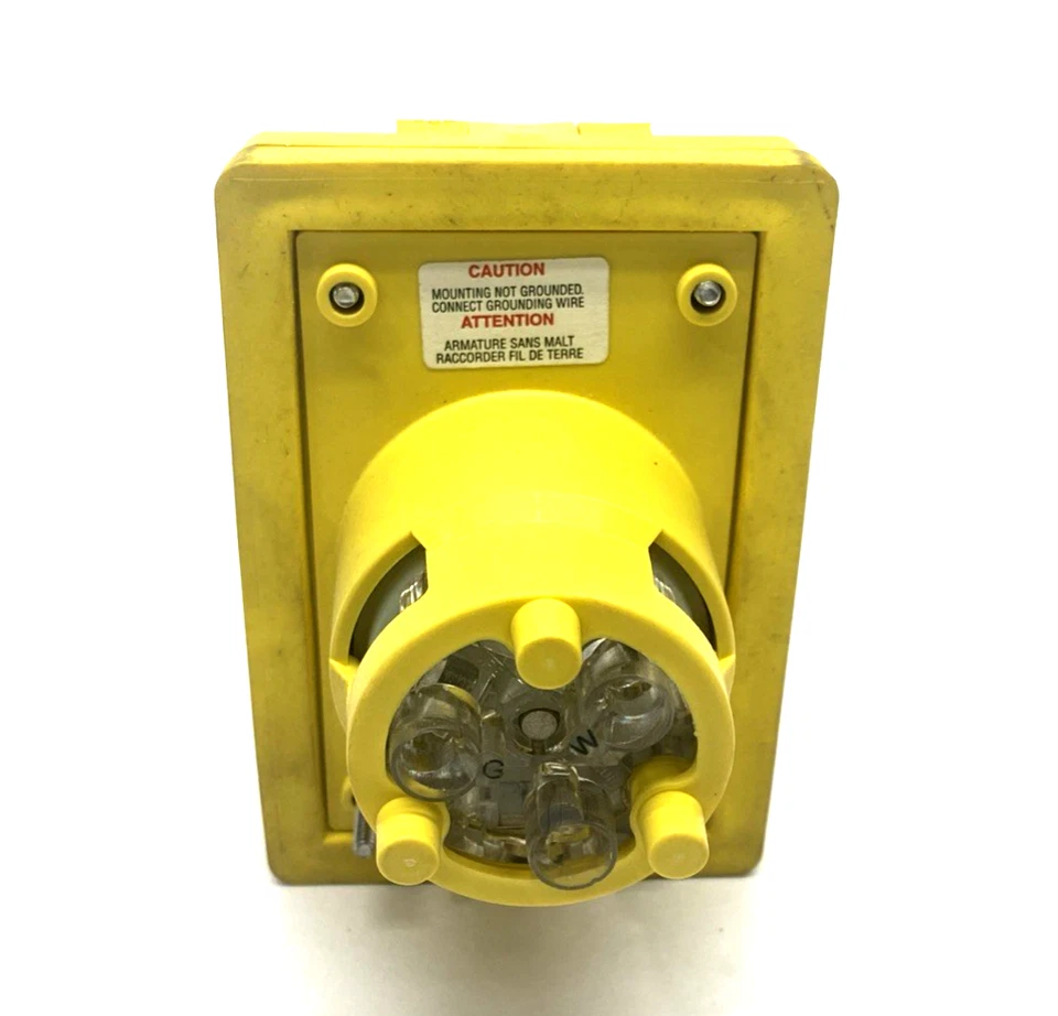 Entrada de bloqueo hermética Leviton 66W47 Wetguard NEMA L5-20 2P 3 hilos 20 A 125 V Foto 4 de 4
