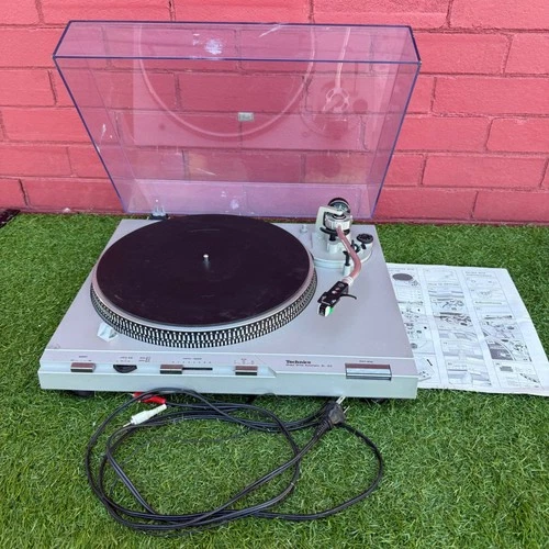 Technics SL-D3 Direct Drive Automatic Turntable System Silver FOR PARTS READ