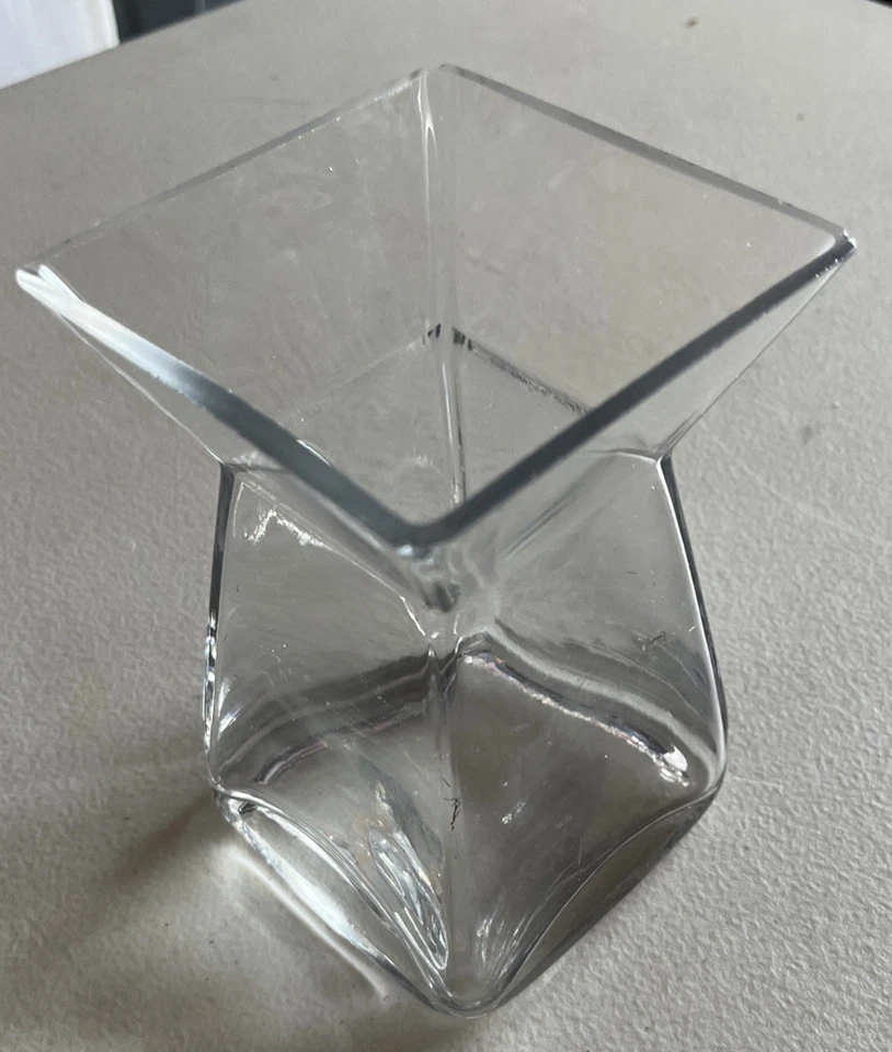 Southern Living - Clear Glass Square Top Fluted Vase. - Image 2 of 4