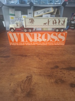 Winross 1/64 Scale ''Love'' Truck Boxed