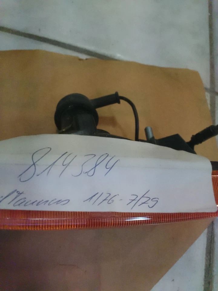 Indicador delantero izquierdo ford taunus mk2 aric 11.636.131 Foto 2 de 4