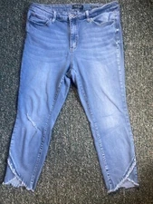 Judy Blue Mid Rise Medium Wash Tulip Hem Skinny Fit JB8839 Size 0/24 NWT