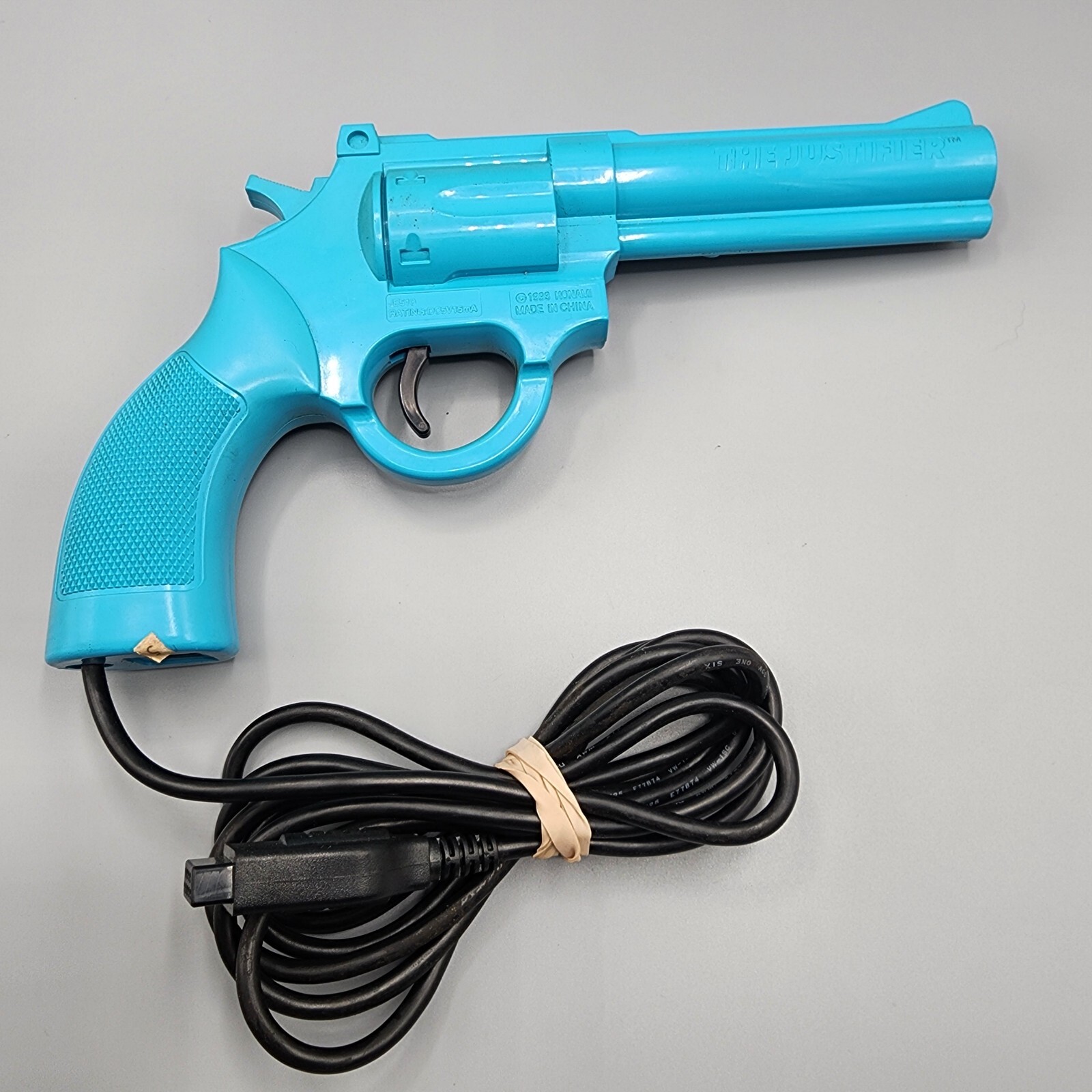 The Justifier (Sega Genesis) Light Gun Blue Pistol for Lethal Enforcers Konami INSTITUTO