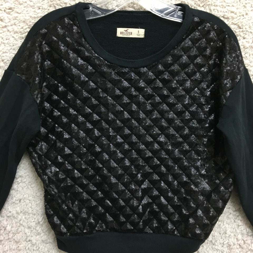 Suéter Hollister Pequeño Adulto Negro Lentejuelas Recortado Pullover Calce Moderno Para Mujer S Foto 2 de 4