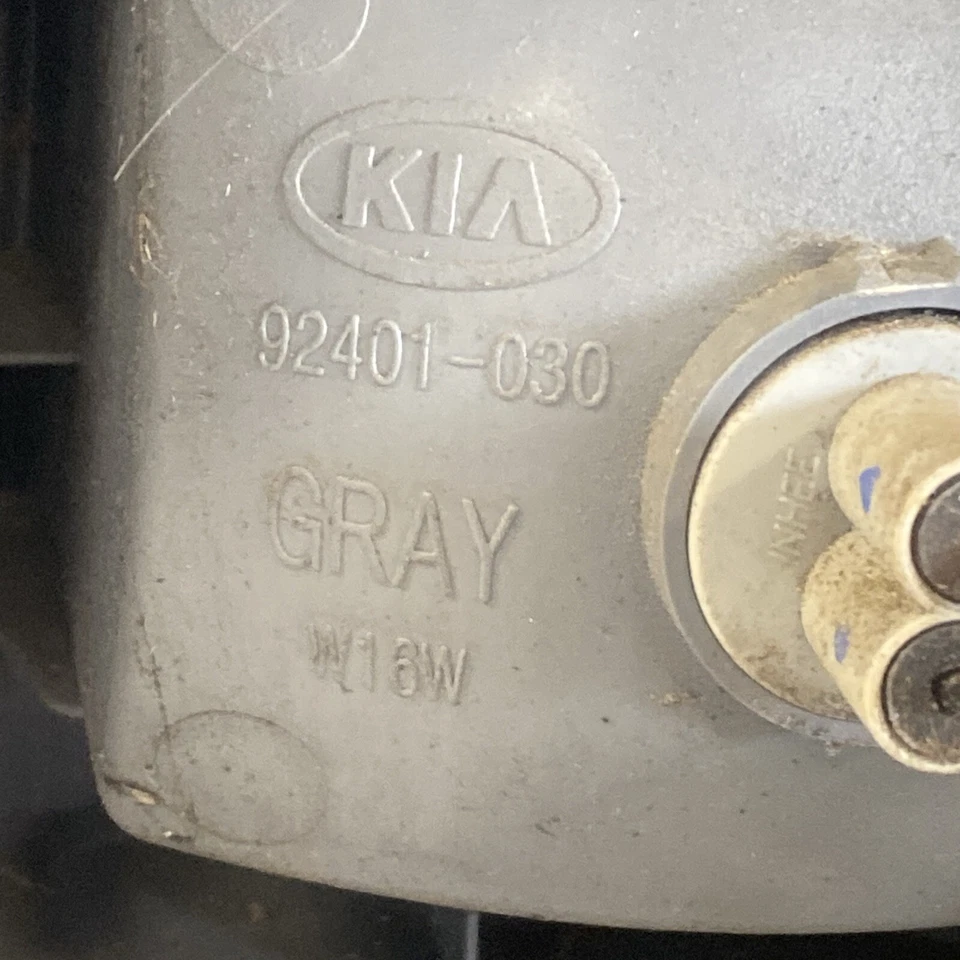 Luz trasera izquierda Kia Sportage 2009 lado del pasajero 92401-030 Foto 4 de 4