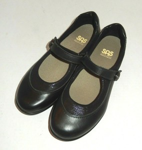 narrow mary jane shoes