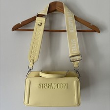 Borsa a tracolla Steve Madden Beviee gialla dopamina brillante massimalista estate