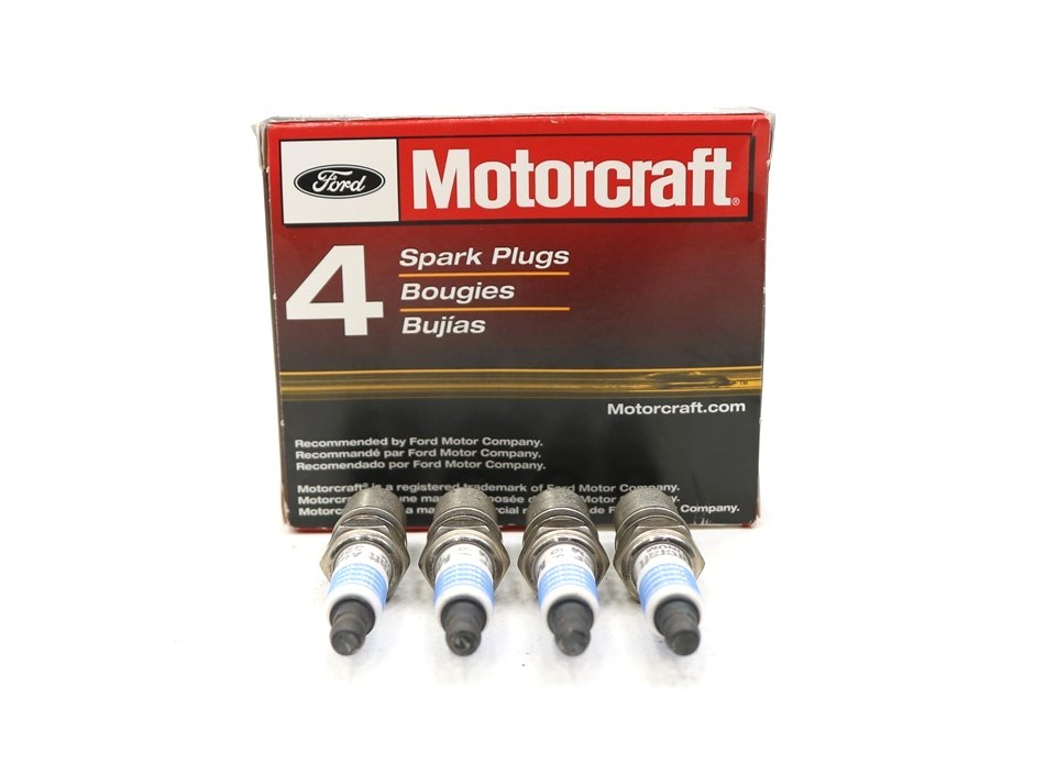 NEW Motorcraft Platinum Spark Plugs Set of 4 SP-493 Ford Lincoln Mercury 78-13