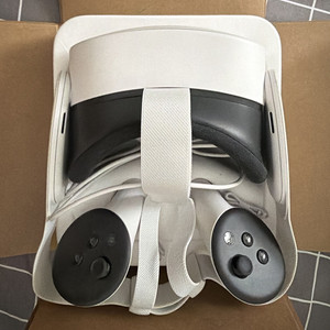 Meta Quest 3S 256GB 120Hz Standalone VR Headset White w/ Controllers