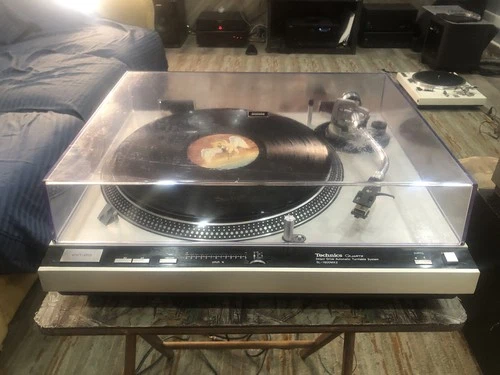 Technics SL-1600MK2 Turntable