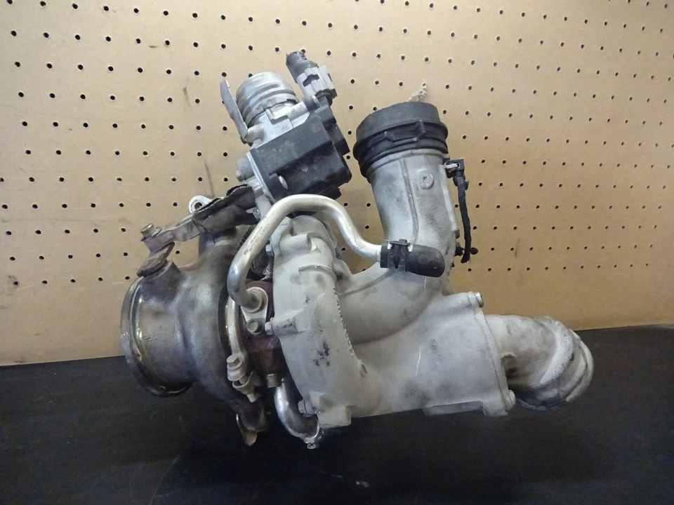 2013 Volkswagen Beetle Exhaust Manifold w/ 2.0L Turbo Charger OEM - Изображение 2 из 4