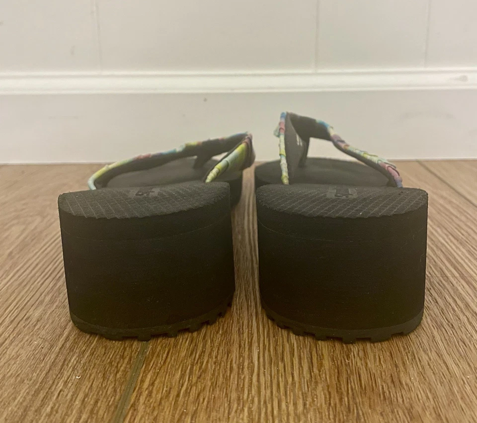 Chanclas Speedo para mujer con cuña multicolor Starburst talla 9 EE. UU. Foto 3 de 4