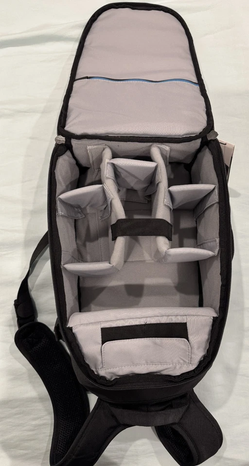 Brand New -Case Logic DSLR + Ipad & Tablet Back Pack -Color Black-NWT - Image 4 of 4