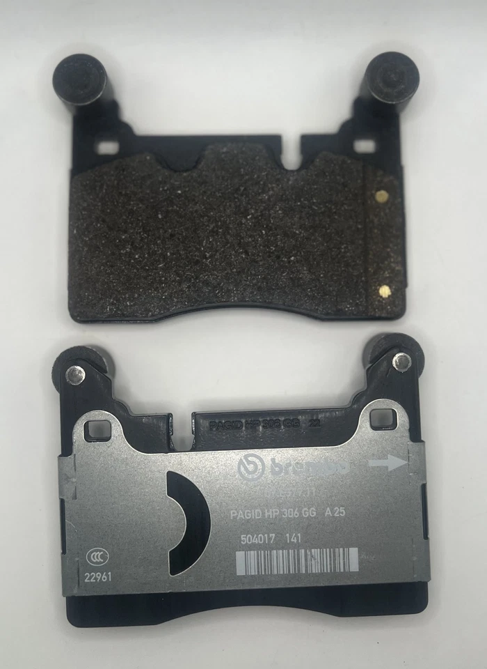 Conjunto de pastilhas de freio traseiras de aço Aston Martin DB11 / Vantage - Imagem 2 de 4