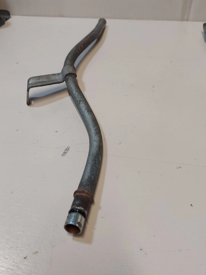 Tubo de varilla de medición de aceite de motor de 2015 Mitsubishi Outlander Sport 2.4 Foto 3 de 4