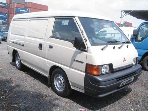 PAIR OF UPDATED REAR LAMPS for MITSUBISHI DELICA + L300 + 4x4 - Picture 5 of 6