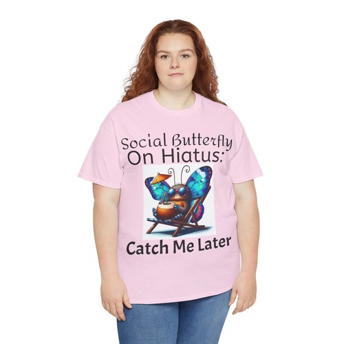 Camiseta de algodón pesado unisex Social Butterfly on Hiatus - Imagen 28 de 29
