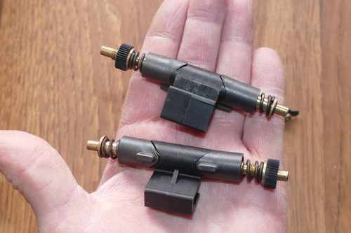 Dual 1241 Turntable Parts - Dust Cover Hinge - Pair - Picture 5 of 5