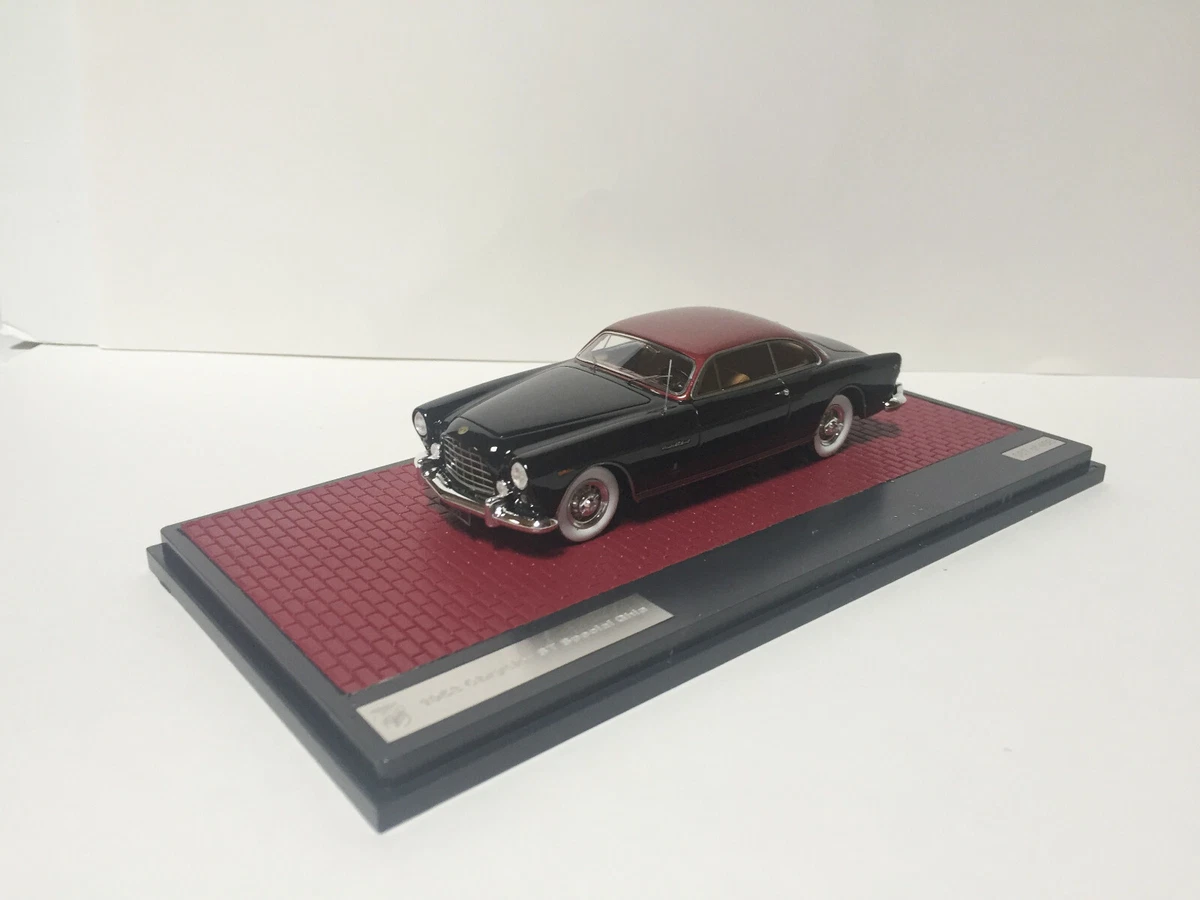 Miniature Chrysler Town & Country Cabriolet - Matrix 1/43 - Noire