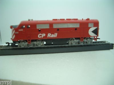 HO TRAIN IHC CANADIAN PACIFIC LOCO  F-3 A  CP WITH  KNUCKLE COUPLER METAL CHASS