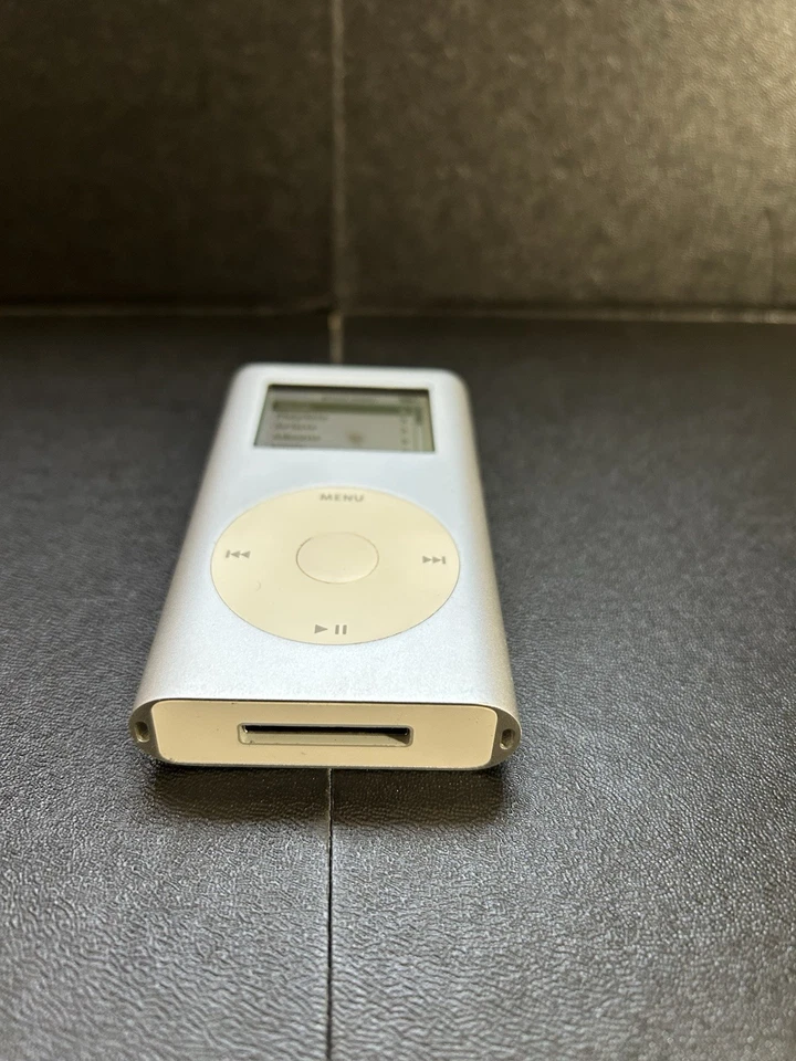 Apple iPod 1st Generation 4GB A1051 Audio MP3 Player - Silver - TESTED - Image 4 of 4