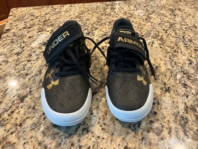Under Armour Centric Grip Throwing Shoes   Black and Gold   Size 8.5